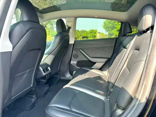 Tesla Model Y — Фото автомобиля 8