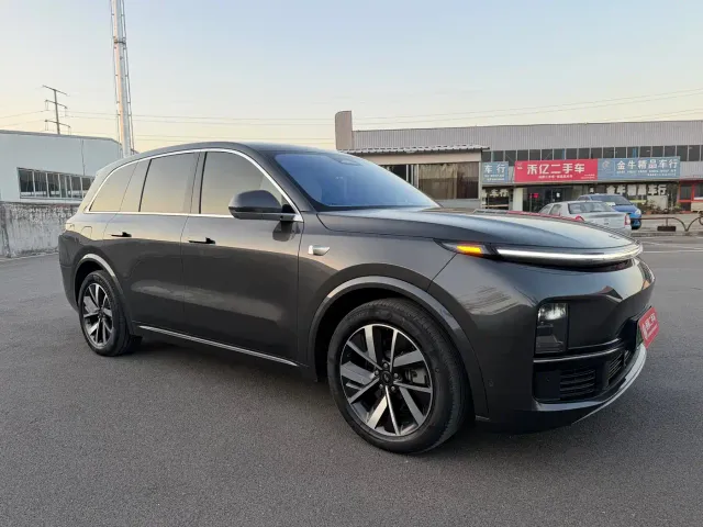 Li Auto L8 — Фото автомобиля 3