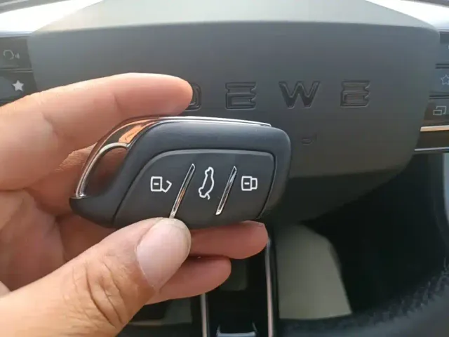 Roewe RX5 — Фото автомобиля 8