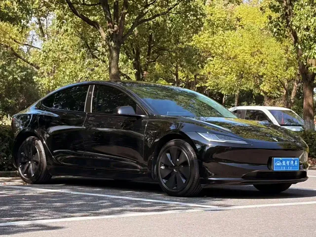 Tesla Model 3 — Фото автомобиля 3