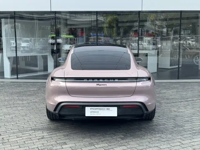 Porsche Taycan — Фото автомобиля 13