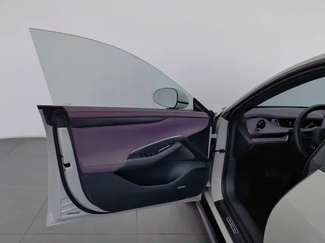 Xiaomi SU7 — Фото автомобиля 8