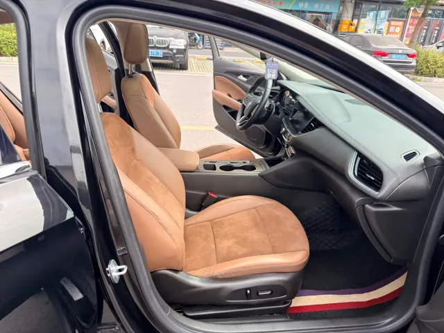 Buick Regal — Фото автомобиля 11