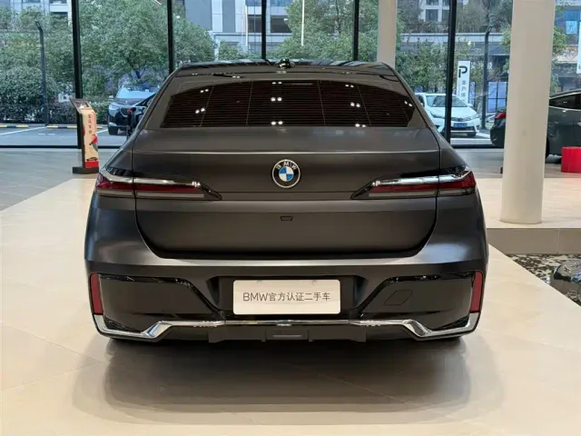 BMW 7 Series — Фото автомобиля 10