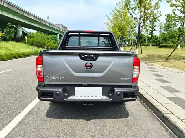 Nissan Navara — Фото автомобиля 8