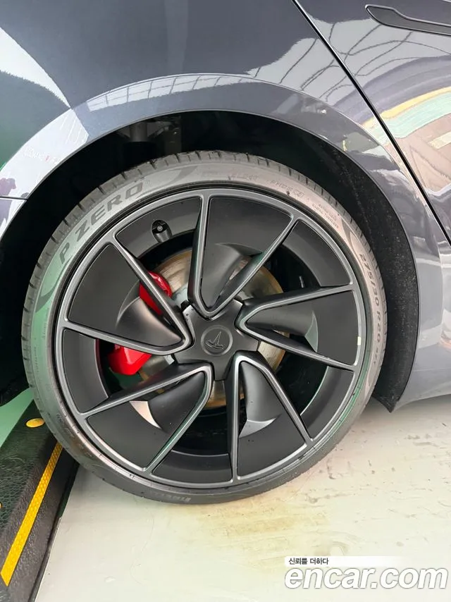 Tesla Model 3 — Фото автомобиля 14