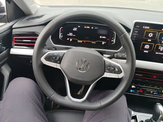 Volkswagen Lavida — Фото автомобиля 10
