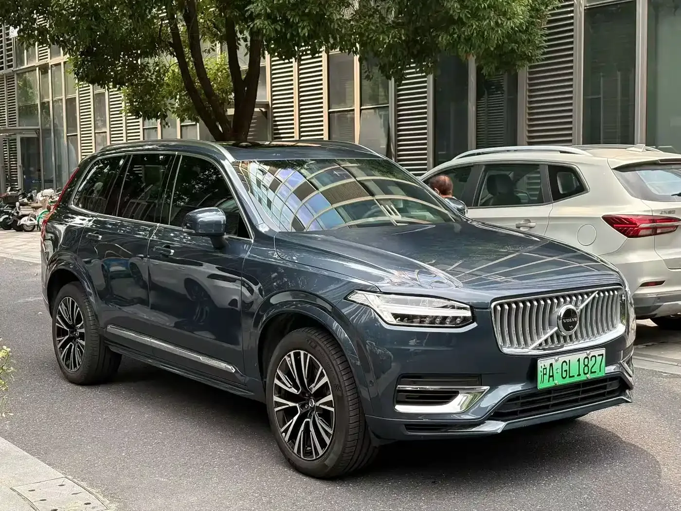 Volvo Volvo XC90 Plug-in Hybrid 2022 E-Drive Hybrid T8 Smart Premium Luxury 7-Seater — Фото автомобиля 3