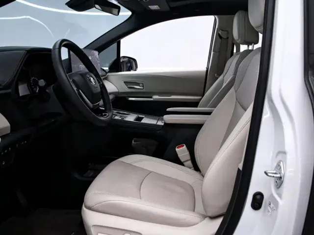 Toyota Sienna — Фото автомобиля 13