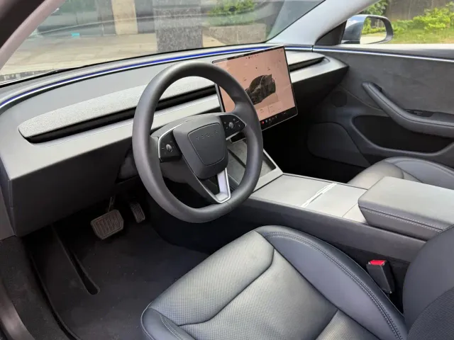 Tesla Model 3 — Фото автомобиля 7