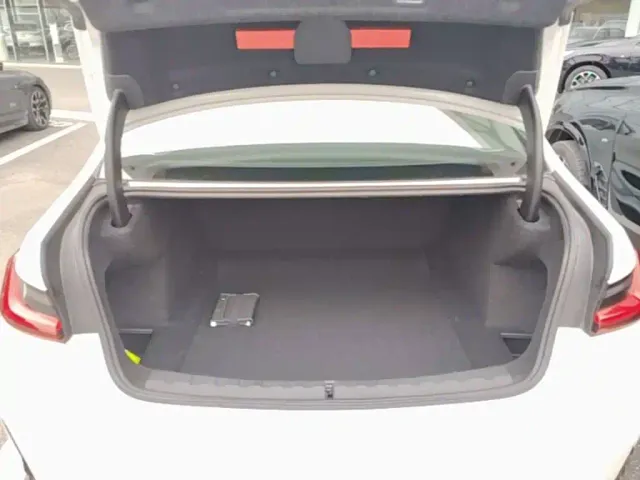 BMW 3 Series — Фото автомобиля 18