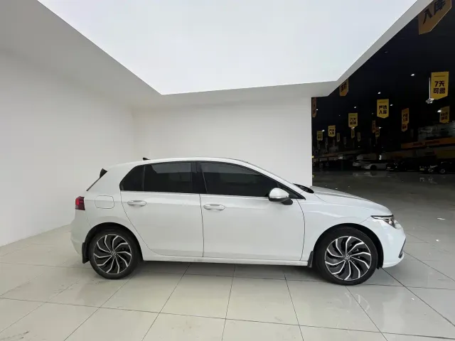 Volkswagen Golf — Фото автомобиля 5
