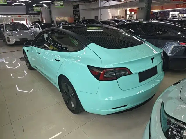 Tesla Model 3 — Фото автомобиля 4