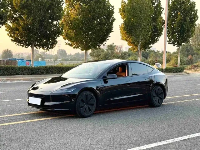 Фотография автомобиля — Tesla Model 3
