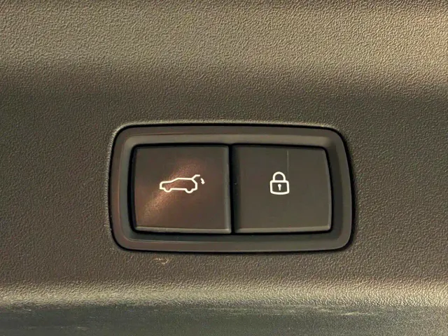 Li Auto L8 — Фото автомобиля 14