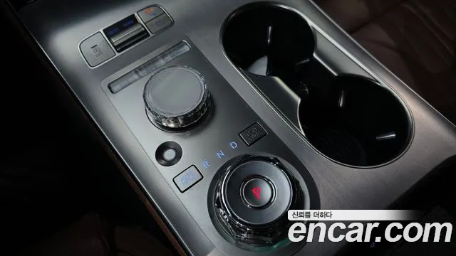 Genesis GV70 — Фото автомобиля 12