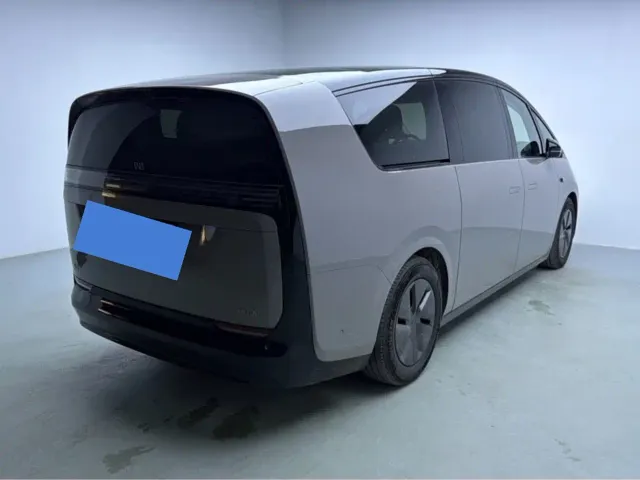 Li Auto MEGA — Фото автомобиля 5