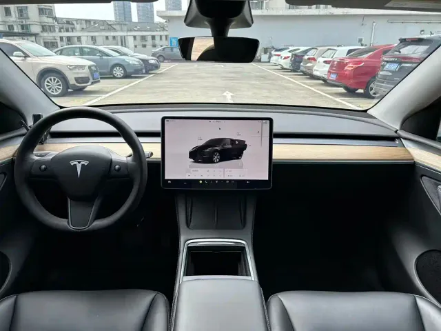 Tesla Model Y — Фото автомобиля 5