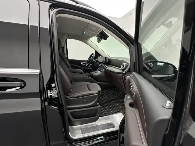 Mercedes-Benz V-Class — Фото автомобиля 24