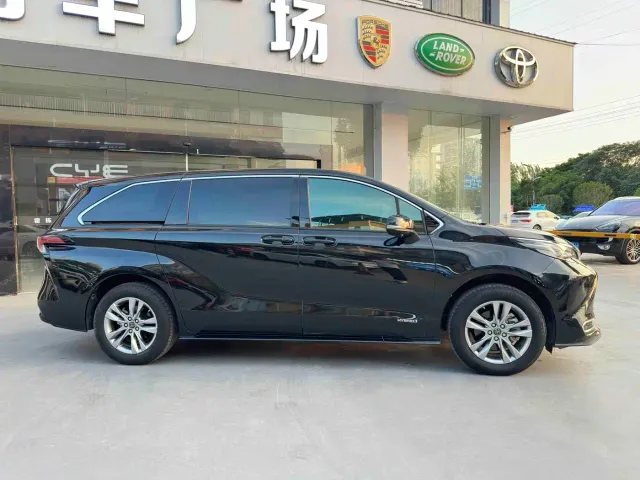 Toyota Sienna — Фото автомобиля 5