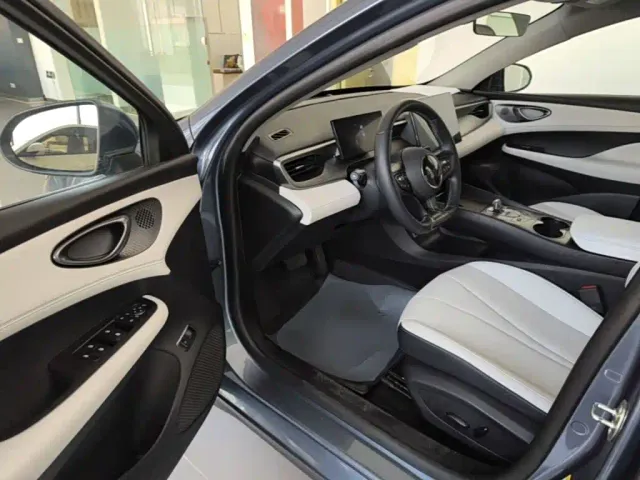 BYD Seal 05 DM-i — Фото автомобиля 15