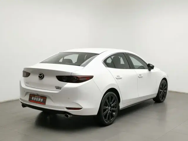Mazda Axela — Фото автомобиля 2