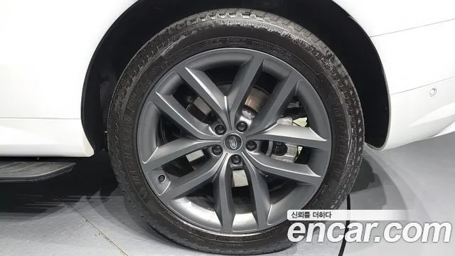 Land Rover Range Rover Sport — Фото автомобиля 5
