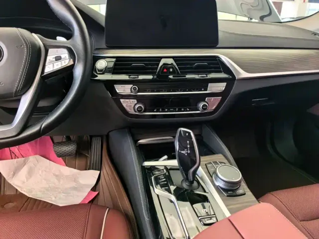 BMW 5 Series — Фото автомобиля 12