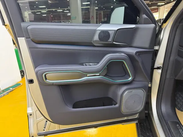 BYD FangChengBao Leopard 8 — Фото автомобиля 2