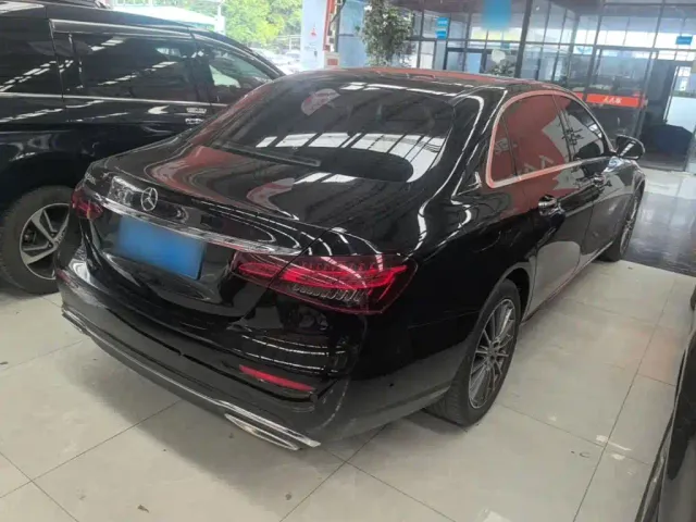 Mercedes-Benz E-Class — Фото автомобиля 6