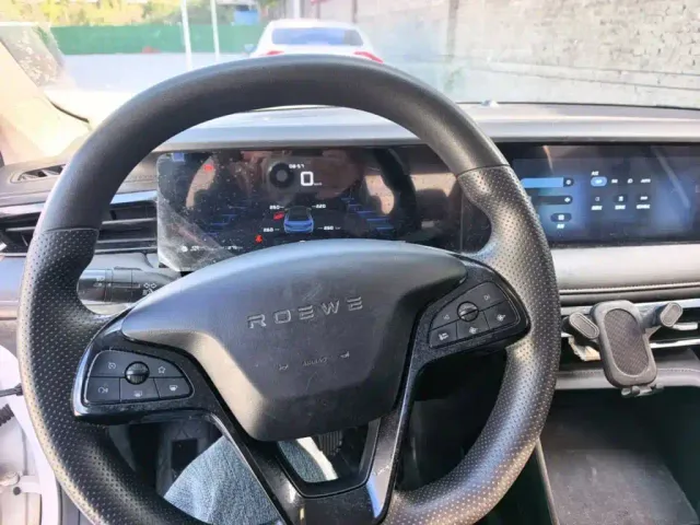 Roewe i5 — Фото автомобиля 10