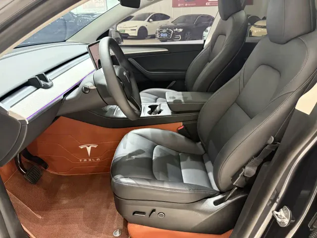 Tesla Model Y — Фото автомобиля 5