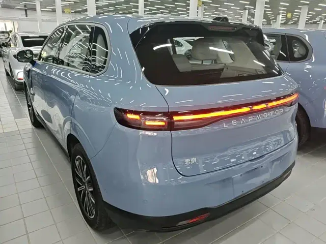 Leapmotor B10 — Фото автомобиля 4