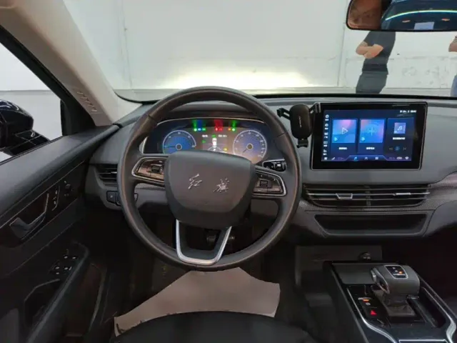 Hongqi E-QM5 — Фото автомобиля 10