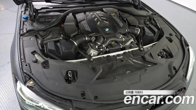 BMW 8 Series G15 — Фото автомобиля 9