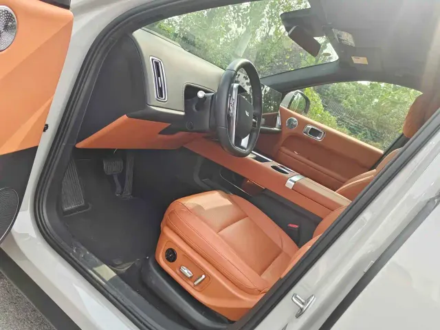Li Auto L6 — Фото автомобиля 4