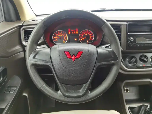 Wuling Hongguang V — Фото автомобиля 11