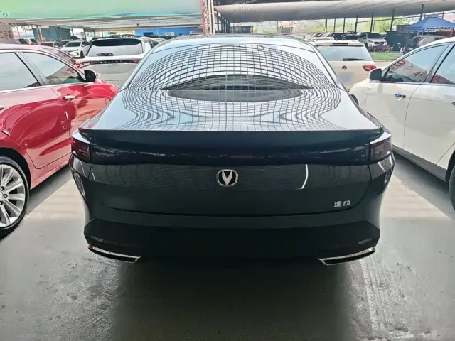 Changan Eado — Фото автомобиля 3