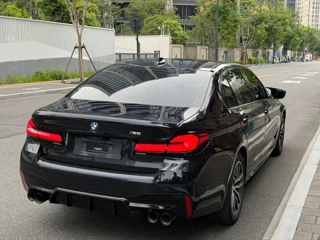 BMW 5 Series — Фото автомобиля 6