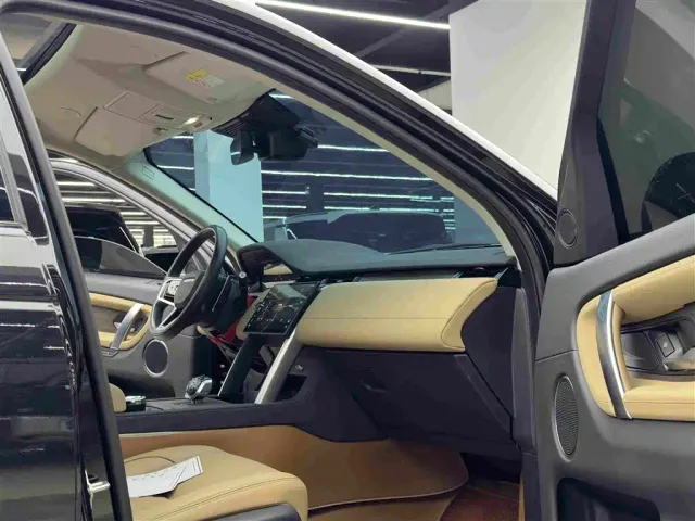 Land Rover Discovery Sport — Фото автомобиля 10