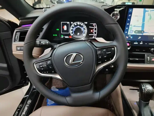 Lexus Lexus ES 2025 300h Ultimate Edition — Фото автомобиля 10