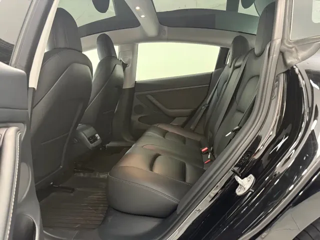 Tesla Model 3 — Фото автомобиля 8