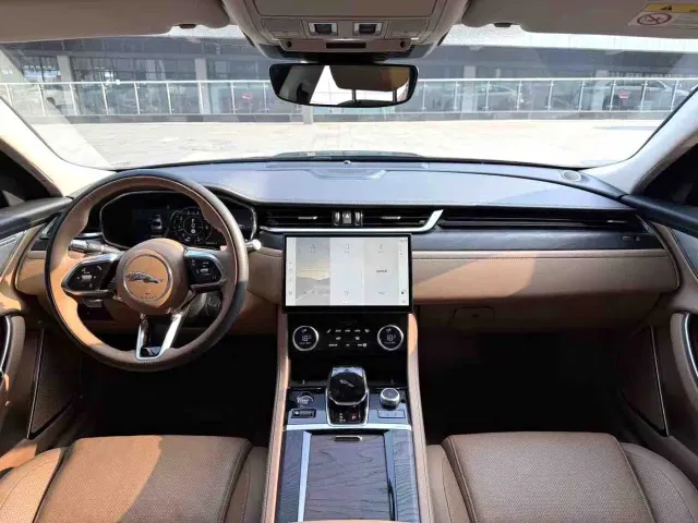 Jaguar XFL — Фото автомобиля 9