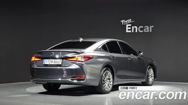 Фотография автомобиля — Lexus ES Generation 7