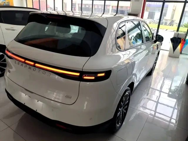 Leapmotor B10 — Фото автомобиля 6