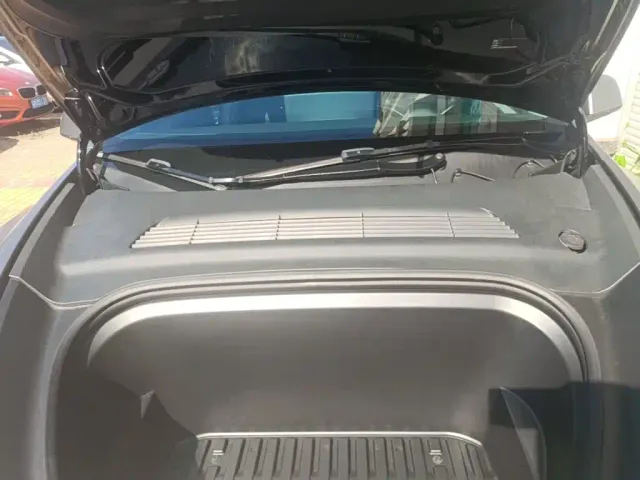 Tesla Model Y — Фото автомобиля 19