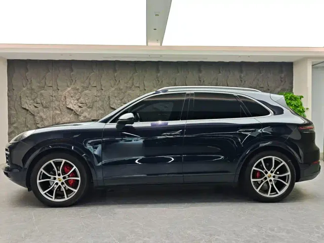 Porsche Cayenne — Фото автомобиля 3