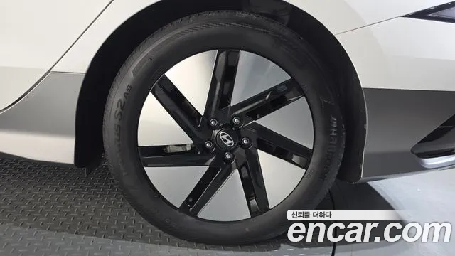 Hyundai Ioniq6 — Фото автомобиля 5