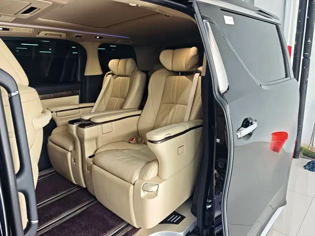 Toyota Vellfire — Фото автомобиля 7