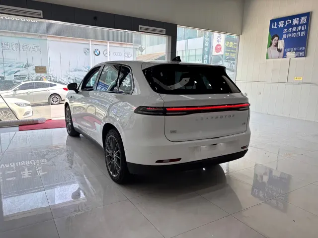 Leapmotor C10 — Фото автомобиля 4